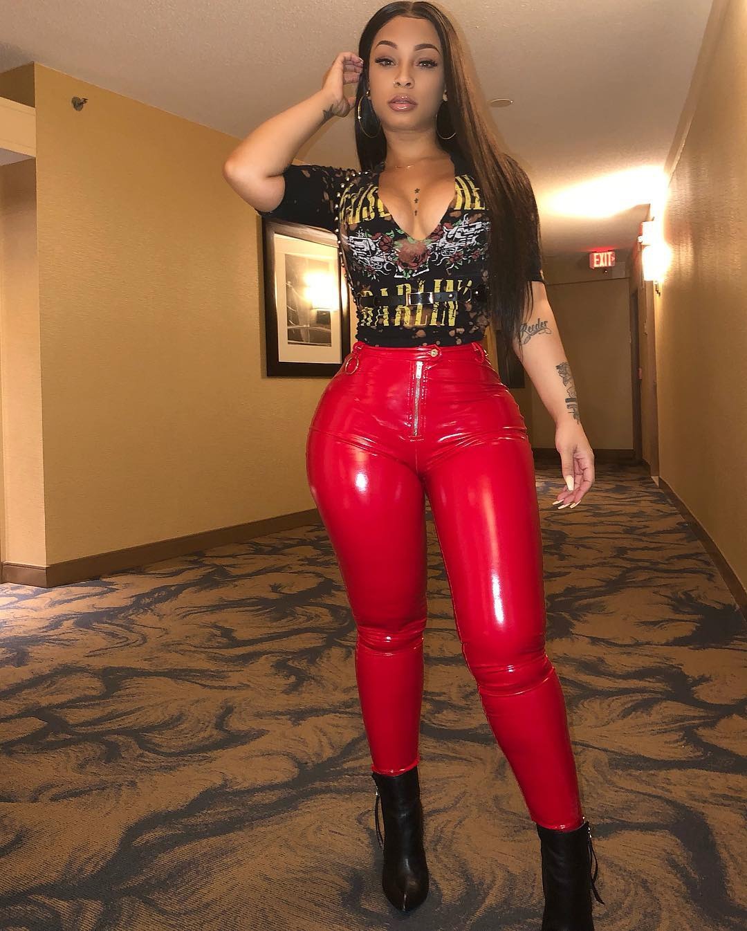 leatherhoneys:  @missmercedesmorr 