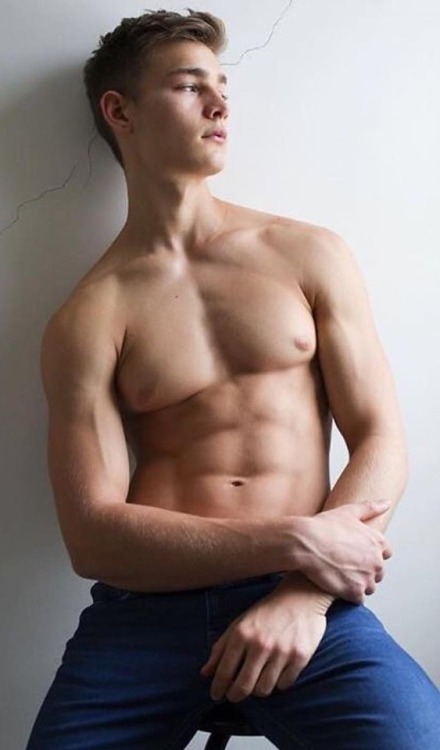 themitchme:  Luca Heubl