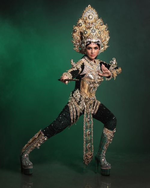 themakeupbrush:Miss Universe Indonesia 2022 National Costume Contest Entry, inspired by Nyimas Gampa