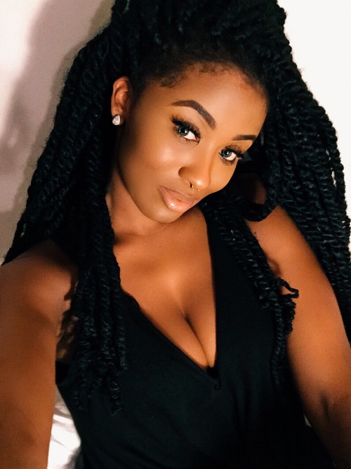 afrodesiacworldwide:    farafin    Instagram :  @bkmsang ❤️💛💚 