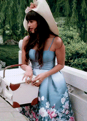 being-of-rain:theleiaskywalker:tahani al-jamil + floral outfits (season one)
