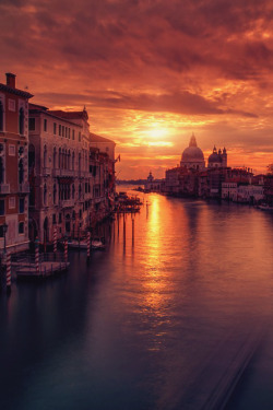 mstrkrftz:  First Light by guerel sahin 