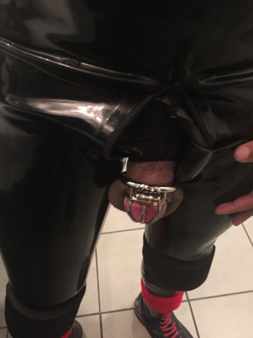 rbrlover: Ran into @pupzeus at MIR. Had to take the opportunity to lock him up in my newest and tini