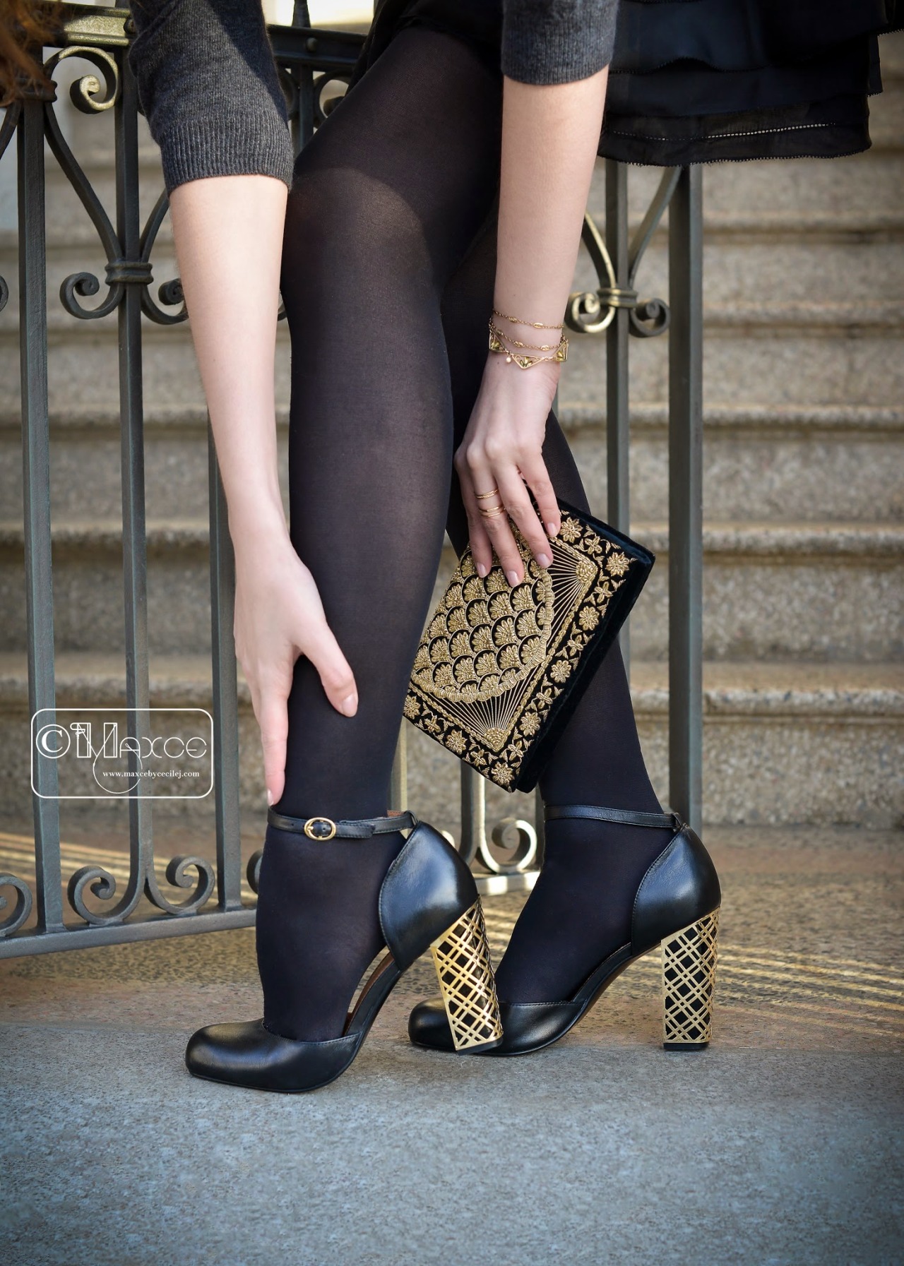 tightsobsession:  Gilded age. Via Maxce.
