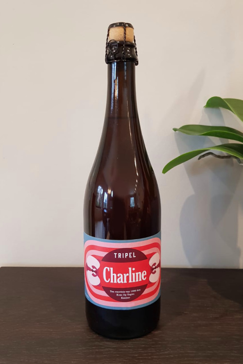 Beer label design for Tripel Charline.
This beer is sold to support the action “1000 kilometer Kom Op Tegen Kanker”
The four tracks visualise the four etapes of the race.