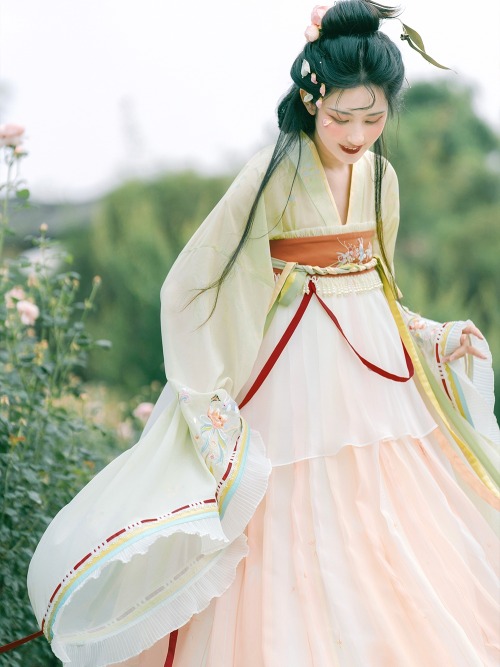 chinese hanfu by 昭华赋