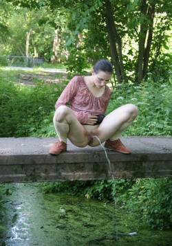pi55ie:  Peeing in the park! 