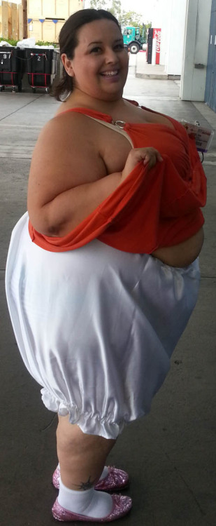 portlyandprosperous: superandsexybbw: rock-a-belly: ♥♥♥♥ √ So cute