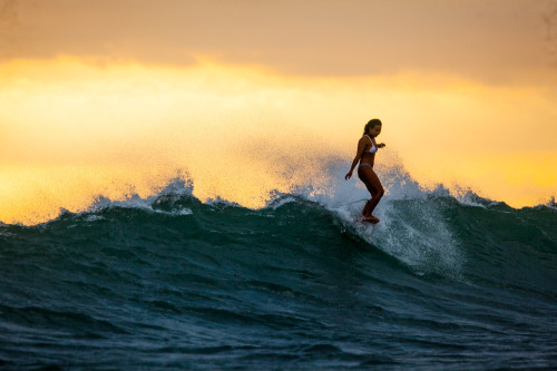 surphile:  Kelia Moniz. Bali.via roxy