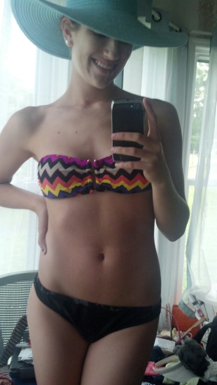 scandal-heartbreak:  New top, and time for the beach.