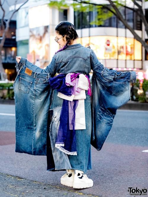 Sakibon and Ayane on the street in Harajuku. Sakibon is wearing a floral kimono dress, over-the-knee