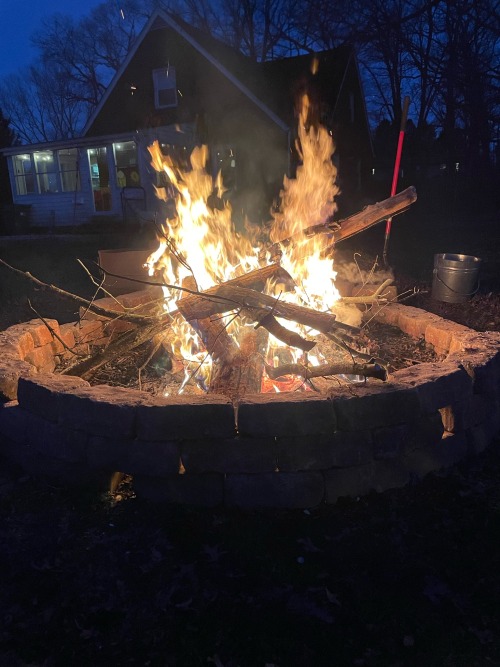 Was so nice having the first fire of 2023 the other night for an early Easter with babes parents. It needs a few more stones but love the fire pit @katiiie-lynn and I made 