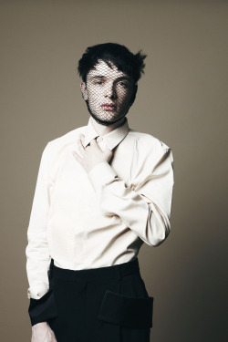 ohthentic:  transvestyann: Ringo Lukas by Jennifer Endom, Bite http://transvestyann.tumblr.com/   Oh