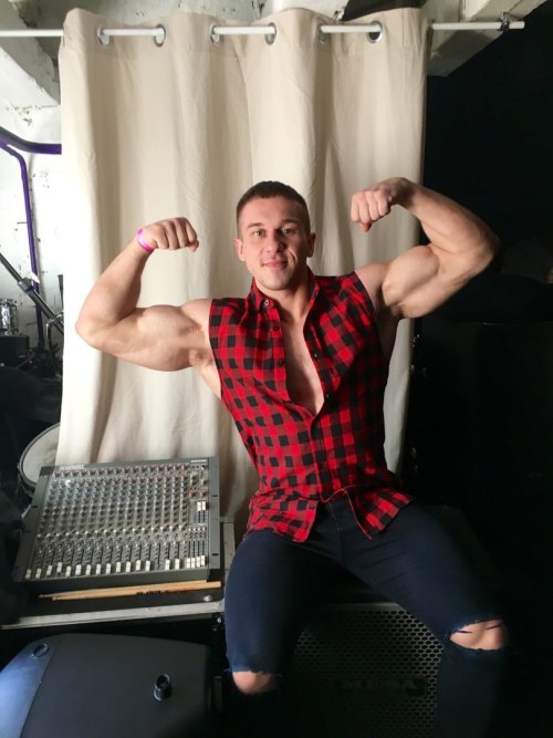 muscular guys, bodybuilders and my states of soul.