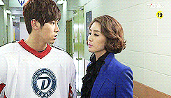 homlns:  Kim Sung Ryung said, “In the drama, I touch Yunho’s butt a lot. It’s like a habit and an expression of affection. When else am I going to have this chance? I am slightly afraid of the negative comments from netizens though. But I believe