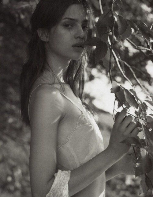Anne-Marie Van Dijk photographed by David Vasiljevic for 10 Magazine Winter 2005