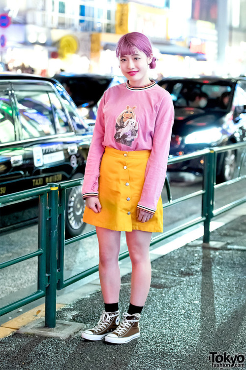 19-year-old Chihiro on the street in Harajuku wearing a Little Sunny Bite x Miss Piggy sweatshirt wi