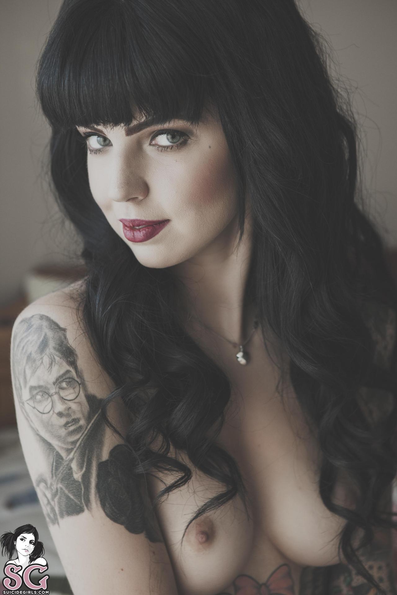wealllovealternativemodels:Pinkdroid Suicide.