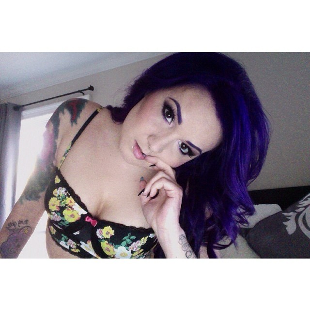 marcelinesuicide:  #HonestyHour for @suicidegirls: “what advice would you give