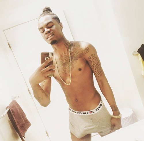 wayne2k15:  malebodyparty:  SUBMISSION  Sexy dude from Cali!   Instagram @Label_Me_Legendary  This man is to sexy