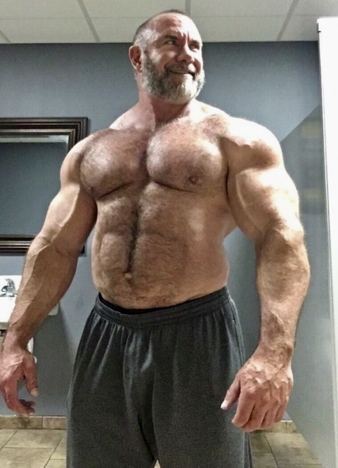 Daddy webcam. Muscle Bear Thom Austin. Thom Austin бодибилдер. Thom Austin muscle Bear flexing.