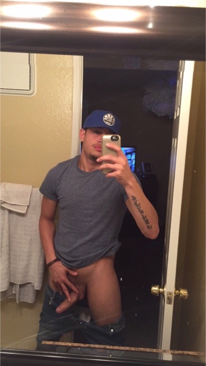 kinkythirstyfuck:  chilesmxn:  Que buena verga http://bit.ly/2rUIIuH chiles mexicanos  Oh shit Leo!! 😱😱😱😍😍😍