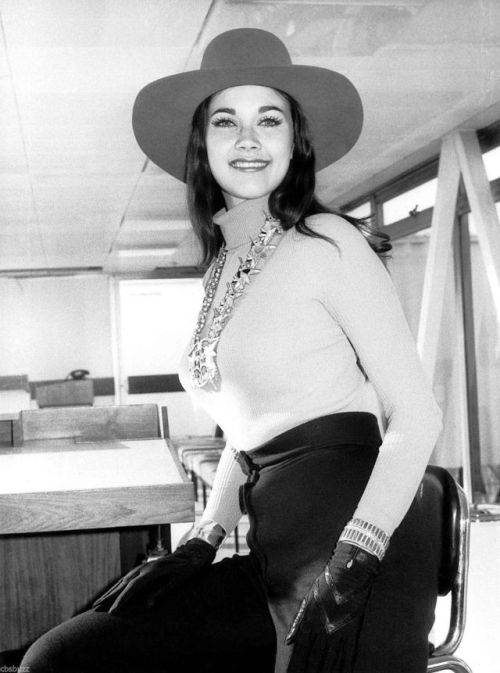 vonter-voman:Lynda Carter in London, 1972