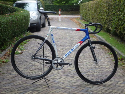 bikebicivelo: discoursesofthewithered:  Negri Sport Mapei Pista (via Pedal Room)  I’m only rebloggin