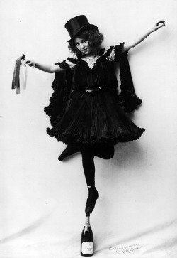 Dancer c. 1904 