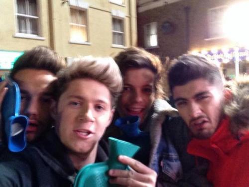 lessgemmastyles:  Thanks Niall for selfies