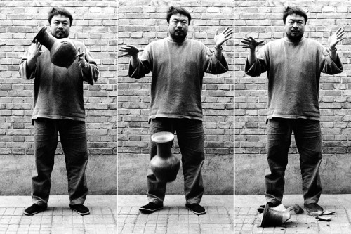 Ai Weiwei - Dropping a Han Dynasty Urn (1995)