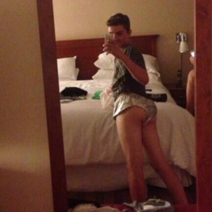 male-celebs-naked:  Sam Pottorff 2See more here
