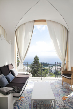 elorablue:  Capri Tiberio Palace, Located