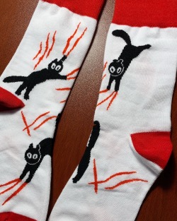 maruti-bitamin:SCRATCHY socks restocked~Store