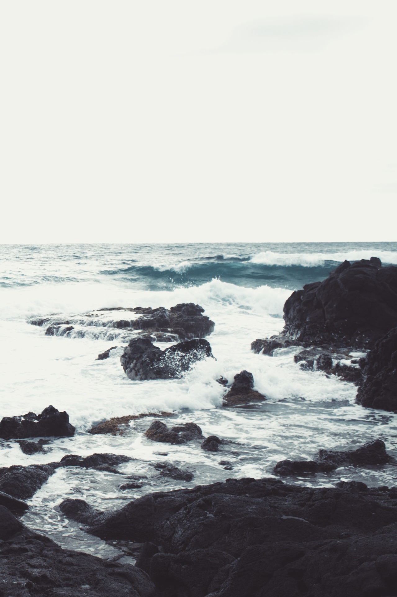 inceration:  avenuesofinspiration:  Adventure to the Edge | Bryan Chun © | AOI