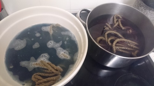 Trying out some natural rope dye using red cabbage. Grey/Blue on the left by adding some bicarb and 