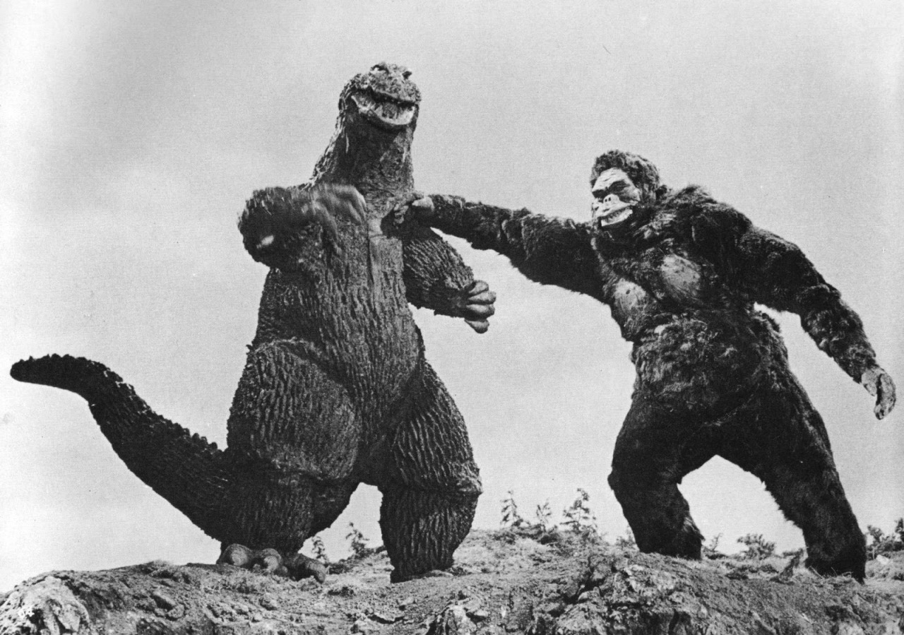 citystompers:  King Kong vs. Godzilla (1962) via Black Sun