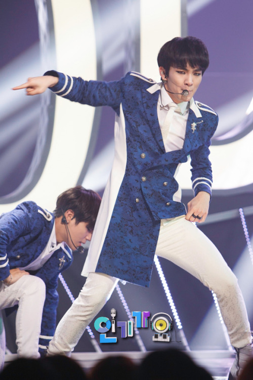 forevershiningshinee:[Official] SBS Inkigayo Official Photos - SHINee ‘Everybody’ Stage 131021 (8P)C