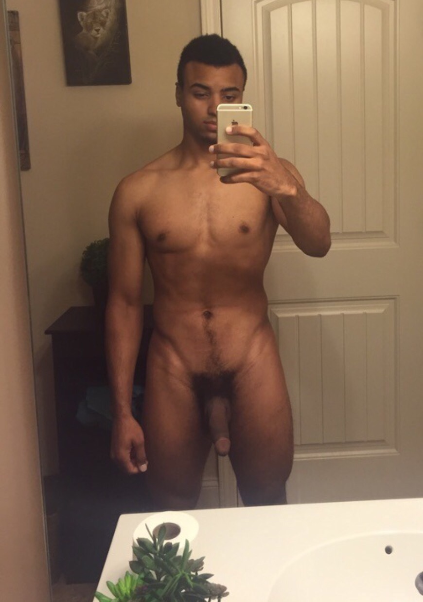 diamondstatus:  Athletic build. 👀  🍬🍬 🍑 &amp; 🍌