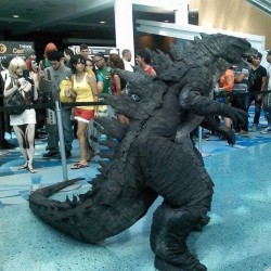 pure-nxk:  fyeahkyotoanimation:  HE FINISHED HIS COSPLAY AND HOLY SHIT IT LOOKS INCREDIBLE!!!! #godzilla #godzilla2014  Wow! 