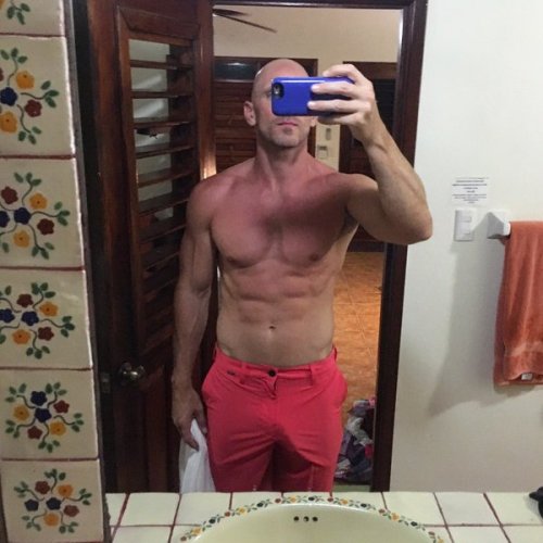 colungafrank:   Johnny Sins       