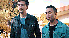 buzzfeedunsolvedgifs:ryan &amp; shane + height difference↳ requested by anonymous