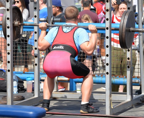 Young stud power lifter