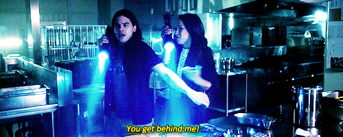 dailycisco:“i’m gonna protect you”“not if i protect you first!”Lol she would though. Like Cisco woul