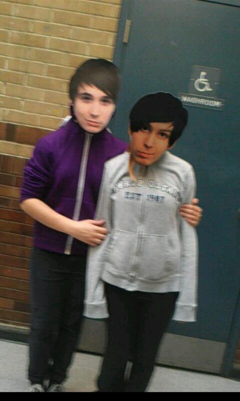 fansoftyleroakley:  TWO GIRLS CAME TO SCHOOL WEARING THE DAN AND PHIL MASKS IM DIEING