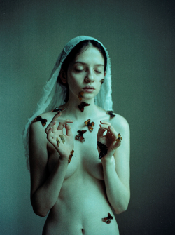 partydrugs:  Laura Makabresku 