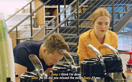 You Totally Do Not Want To Get In Between Glen Powell And Zoey Deutch When They’re Competing Cos They’re