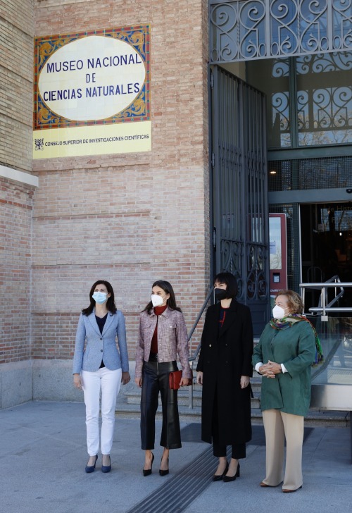 February 8, 2022: Queen Letizia held a meeting with women scientists and entrepreneurs. “Breaking gl