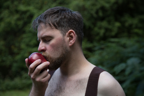 shagbunny:The Shagbunny having an Adam moment in the woods.Taken by the amazing Pebbly Beach at https://www.flickr.com/photos/enfphotos/ Attention