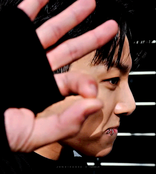 Jungkook's Reaction To Armys' Screams ♡